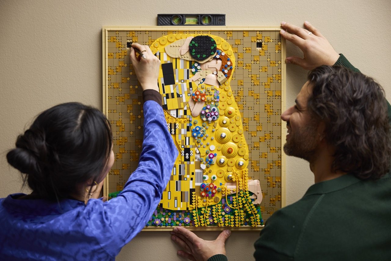 LEGO® Art Gustav Klimt - The Kiss (31221) Is the Biggest LEGO® Art Set Ever at 4,000 Pieces