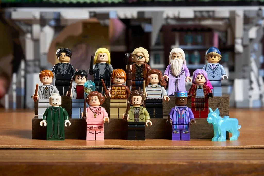 LEGO Harry Potter Ministry of Magic set with 14 minifigures displayed on wooden platform.