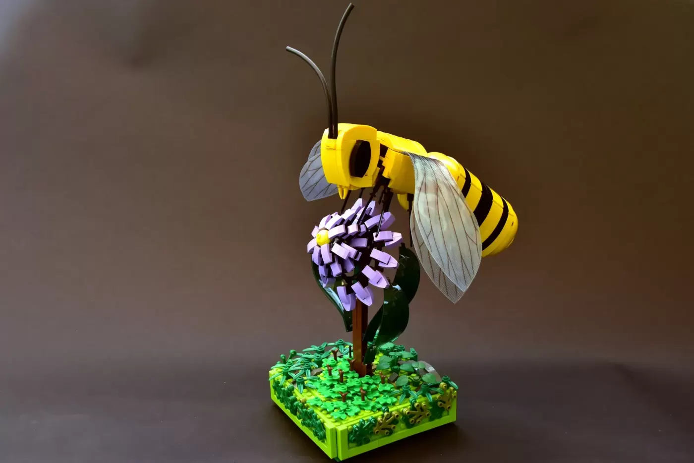 LEGO® Ideas Amazing Bee Project Buzzes with 3k Supporters ,  brick.news