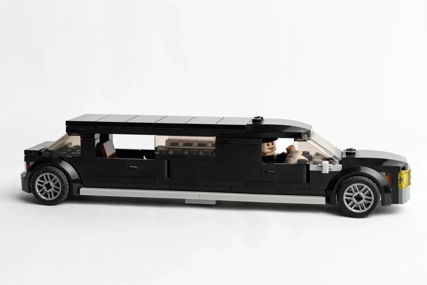 LEGO® Dumb and Dumber Ideas Project Builds Comedy Gold with 3,500 Pieces (3500) — legor dumb and dumber ideas project buil…