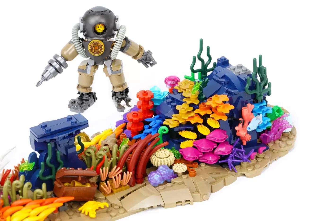 This Motorized Steampunk Submarine LEGO® Ideas Project Just Hit 10,000 Supporters (10000) — build progress